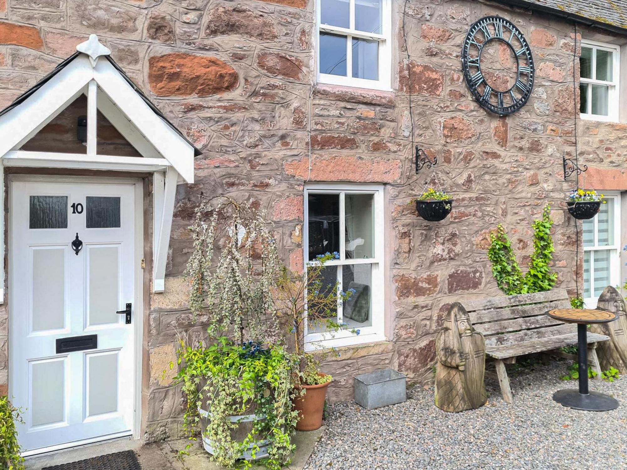 Alexander Courtyard Villa Inverness Eksteriør bilde